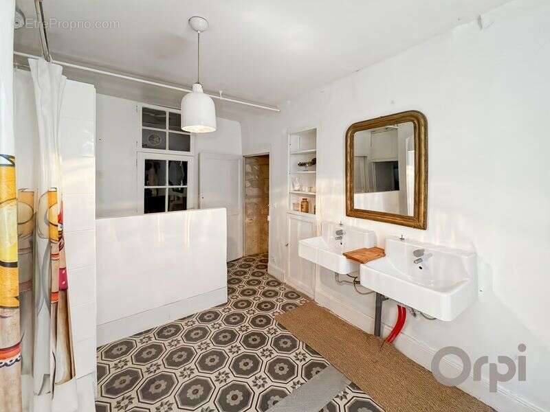 Centre historique de LECTOURE, maison de ville habitable avec petit extérieur à aménager - photo 9