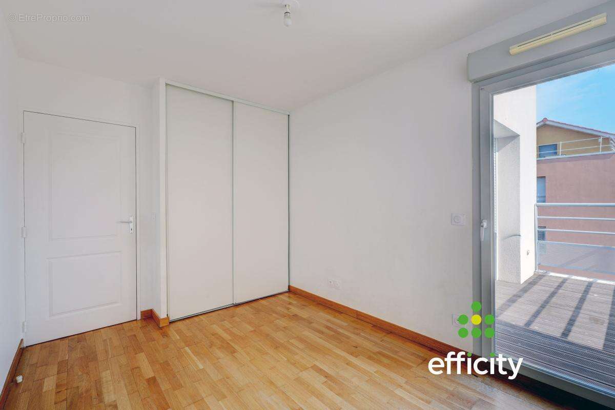 Appartement à PIERRE-BENITE