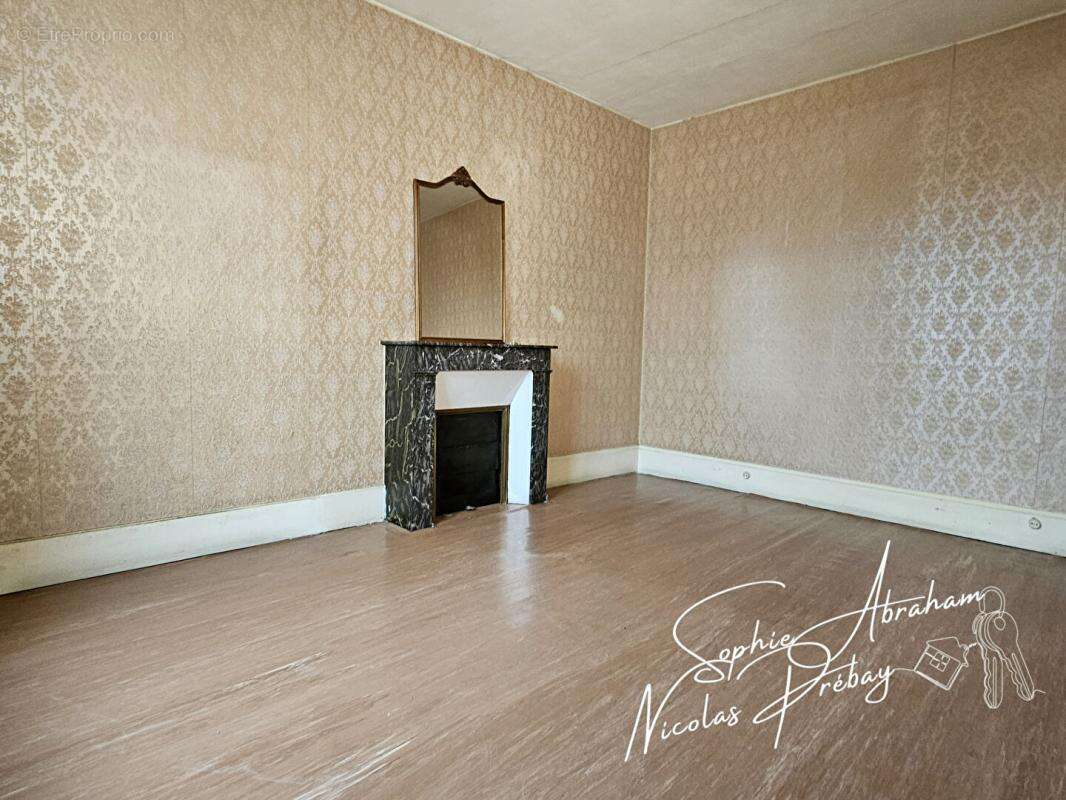 Maison de ville avec dépendances et fort potentiel en centre-ville de Toury - photo 10