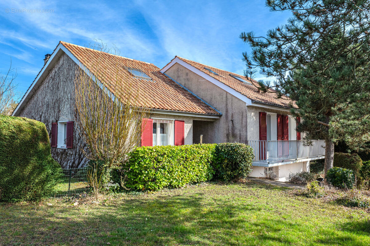 Maison à LA TOUR-DE-SALVAGNY