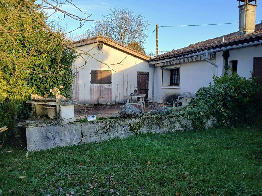 Maison à MONTCHAUDE