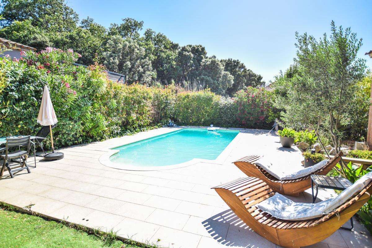 Maison à Vendre à Rochefort du Gard, 5 chambres, piscine - photo 2
