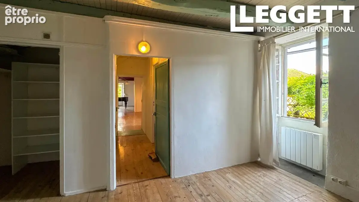 Charmante maison de village en pierre avec jardin secret, garage, belle vue et beaucoup de potentiel ! - photo 10
