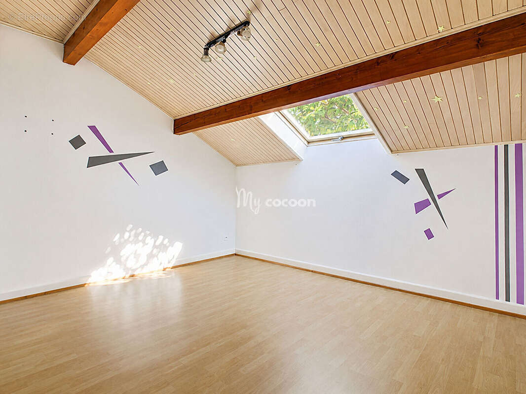 Maison - T6 - 200 m² - photo 10