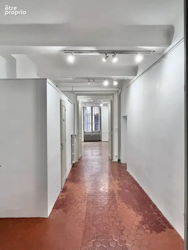 Aix en Provence, Prêcheurs, Local professionnel de 70m2 en RDC sur rue. Beaucoup de charme, Deux entrées indép - photo 4
