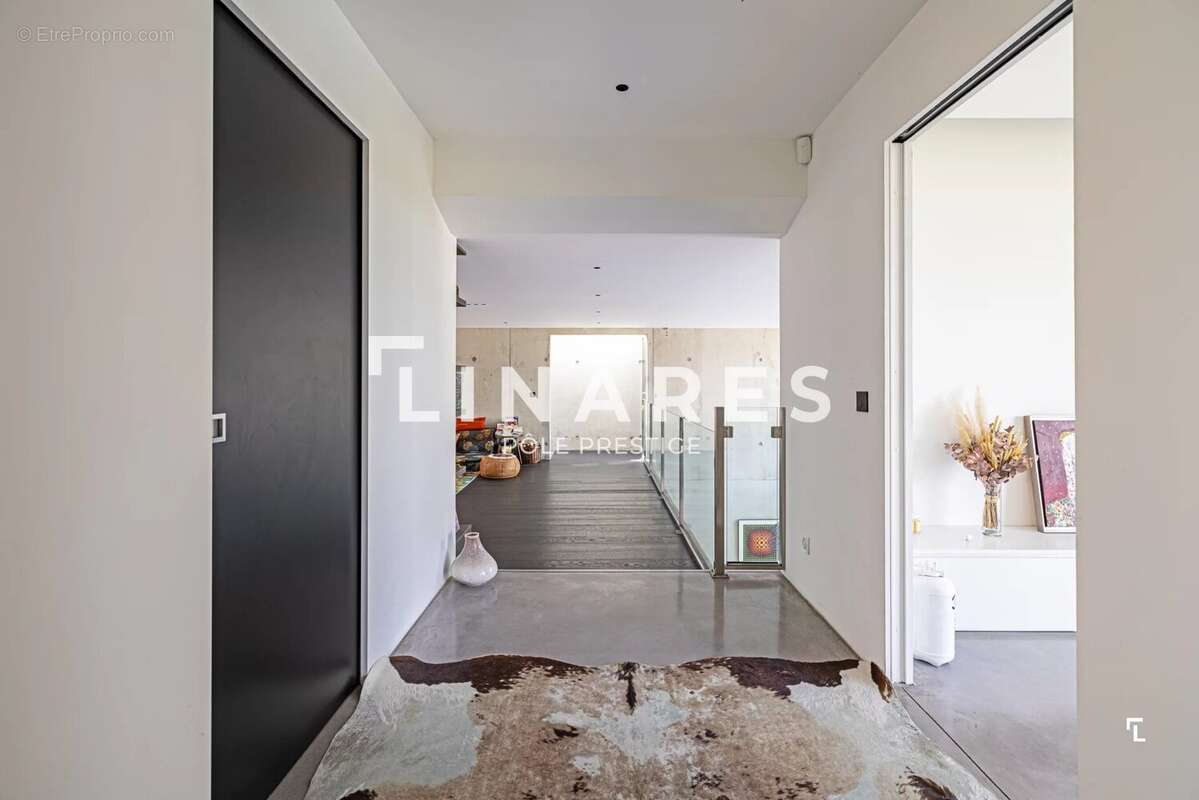 LA CONTEMPORAINE - Villa d’architecte de 529m2  - Vue Sainte-Victoire et prestations d’exception - 13100 - photo 22