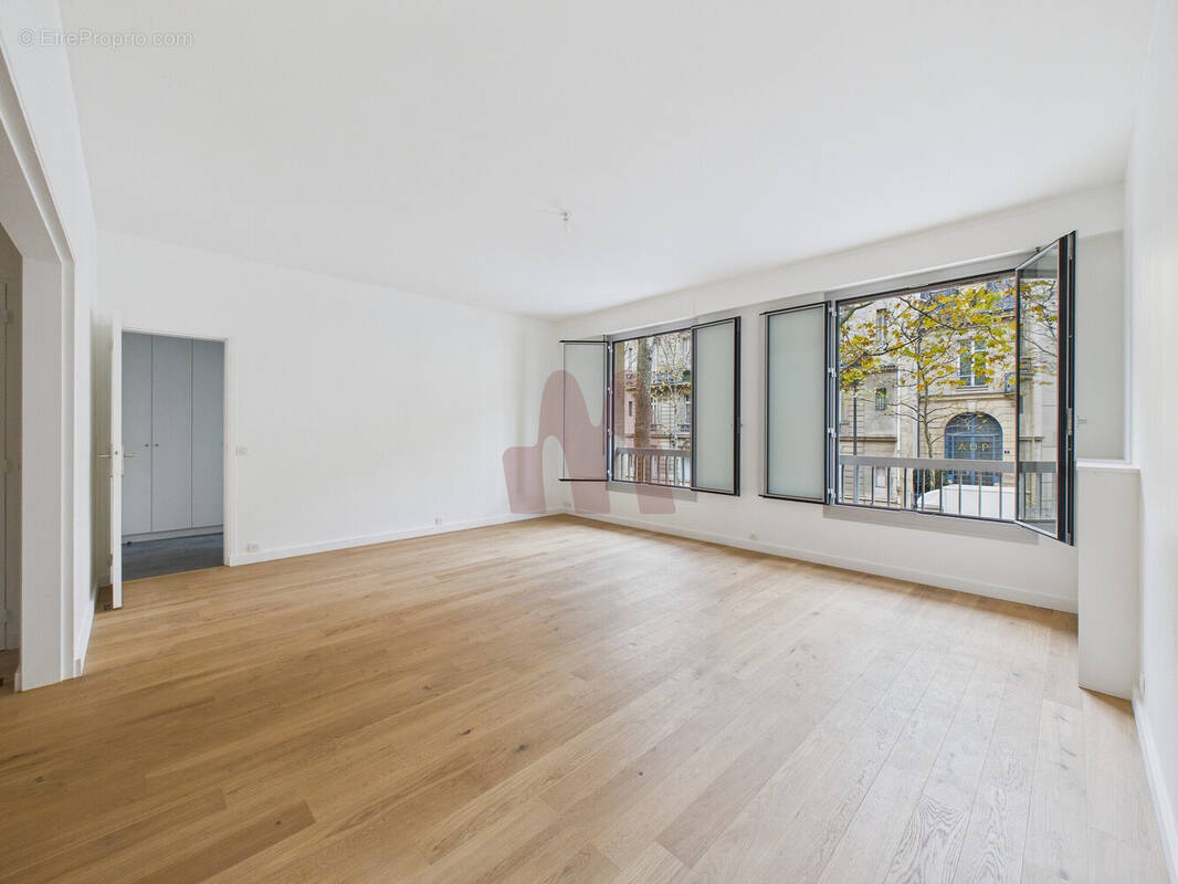 Appartement à PARIS-7E