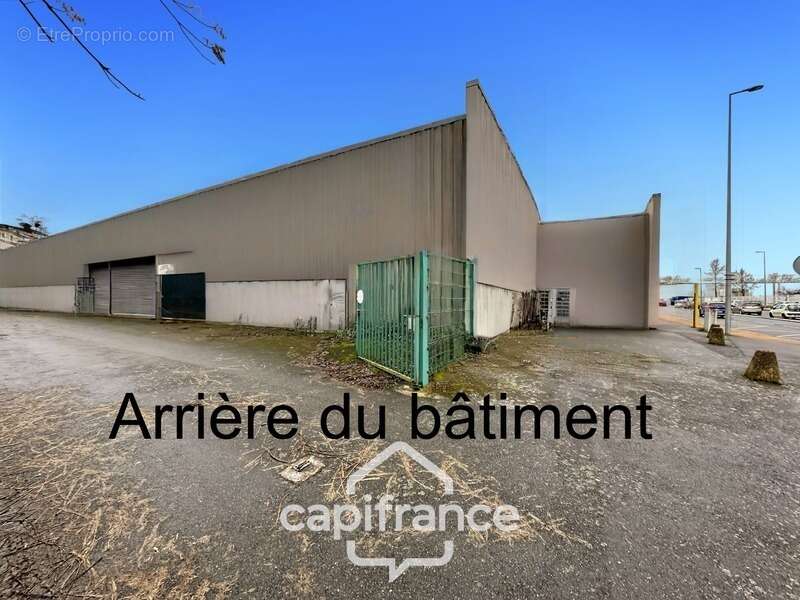 Local/bureau à vendre MONTLUCON (03) Local commercial de 835 m2 situé dans une zone commerciale à proximité de grandes enseignes - photo 2