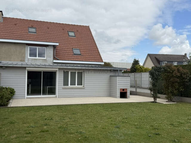 Maison à GREGES