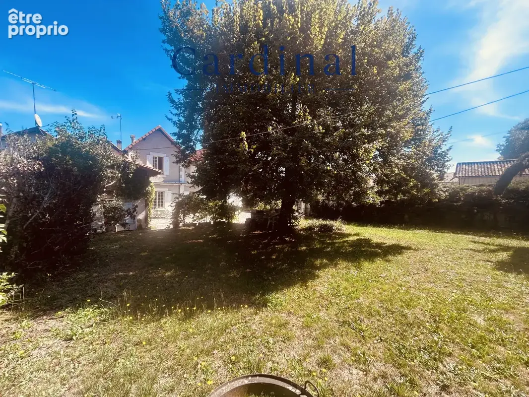 Maison bourgeoise de 150m2, Parc 865 m2, garage 60 m2 Plein centre RIBERAC - photo 15