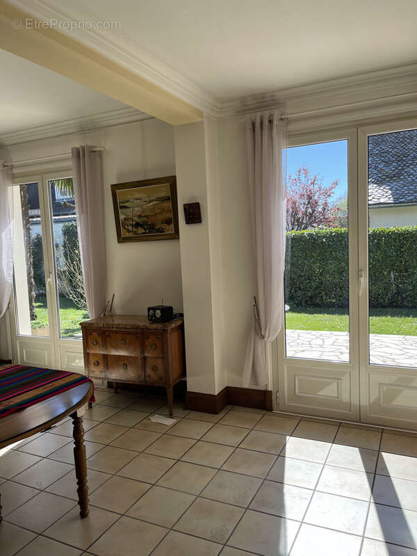 Maison à VIC-SUR-CERE