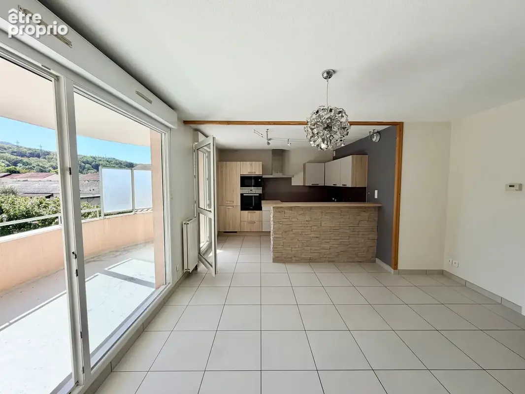 Poisat   T3 lumineux de 70 m2 avec terrasse couverte de 16 m2 sur la verdure - photo 10