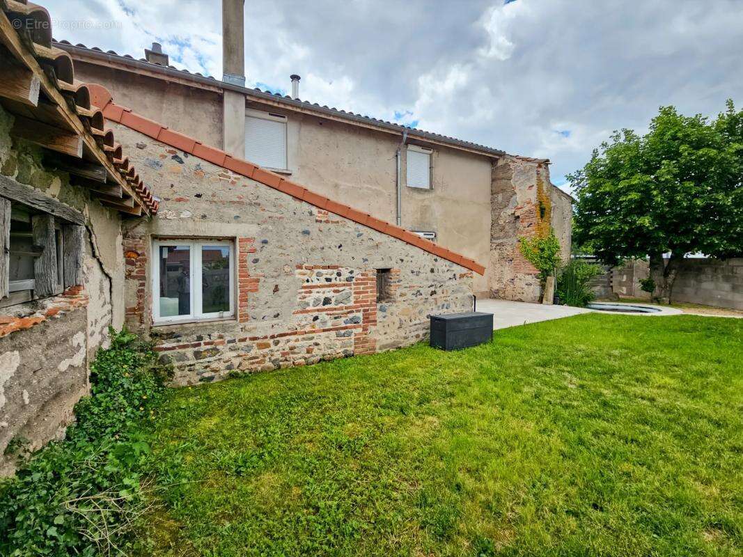 Maison rénovée 7 pièces et jardin à Chambéon - photo 2