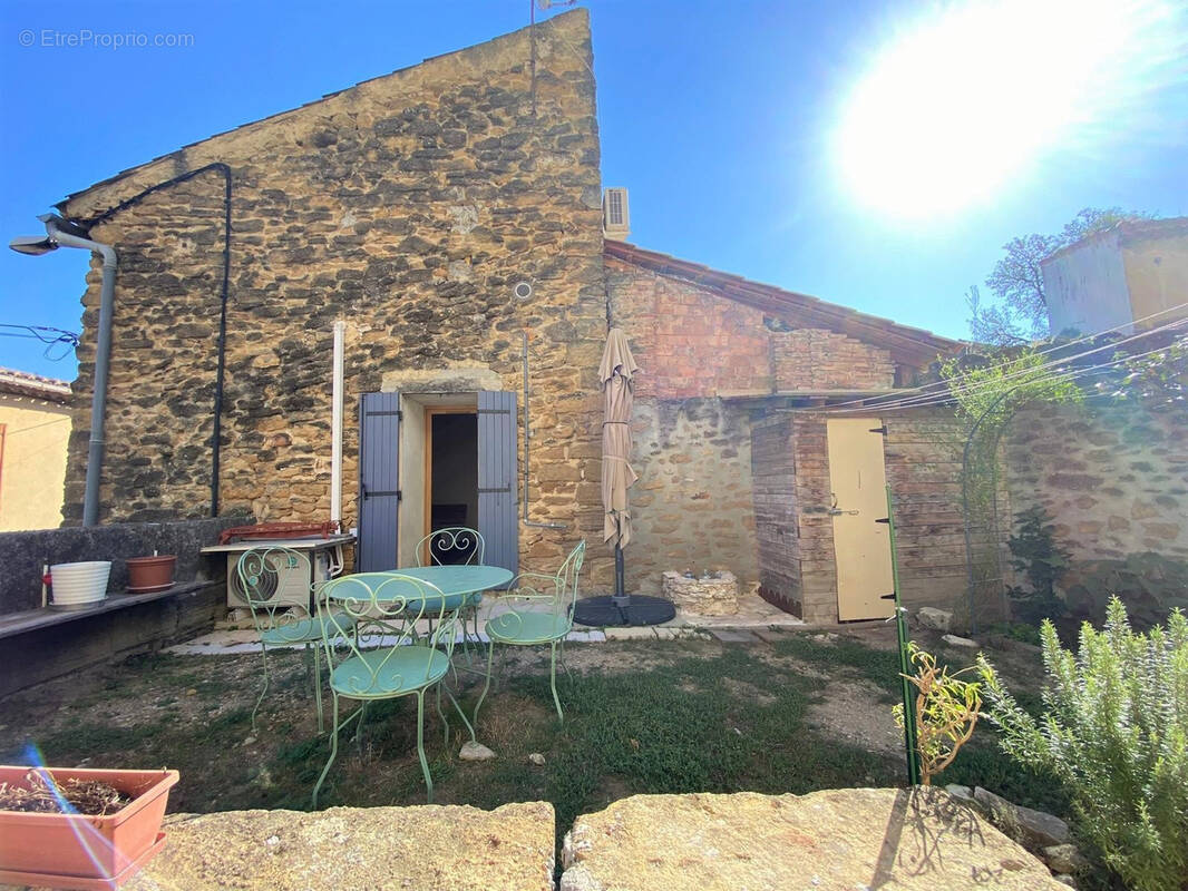 Maison à SUZE-LA-ROUSSE