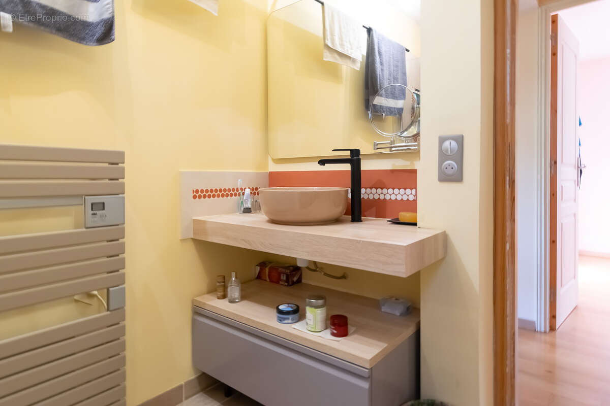Maison individuelle avec véranda, garages et vidéosurveillance - photo 10