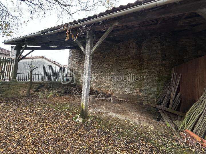 Maison à NANTEUIL-EN-VALLEE
