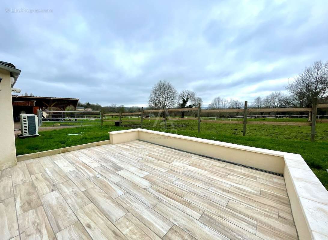 Maison à LE MELE-SUR-SARTHE