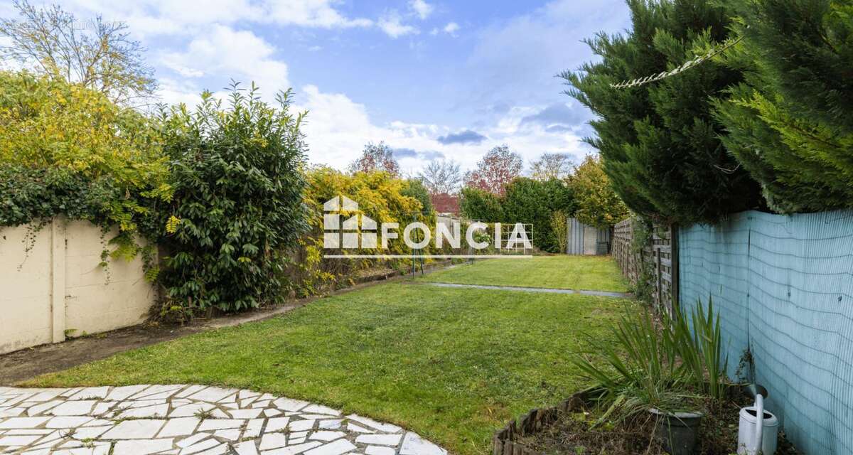 Maison à LE THILLAY