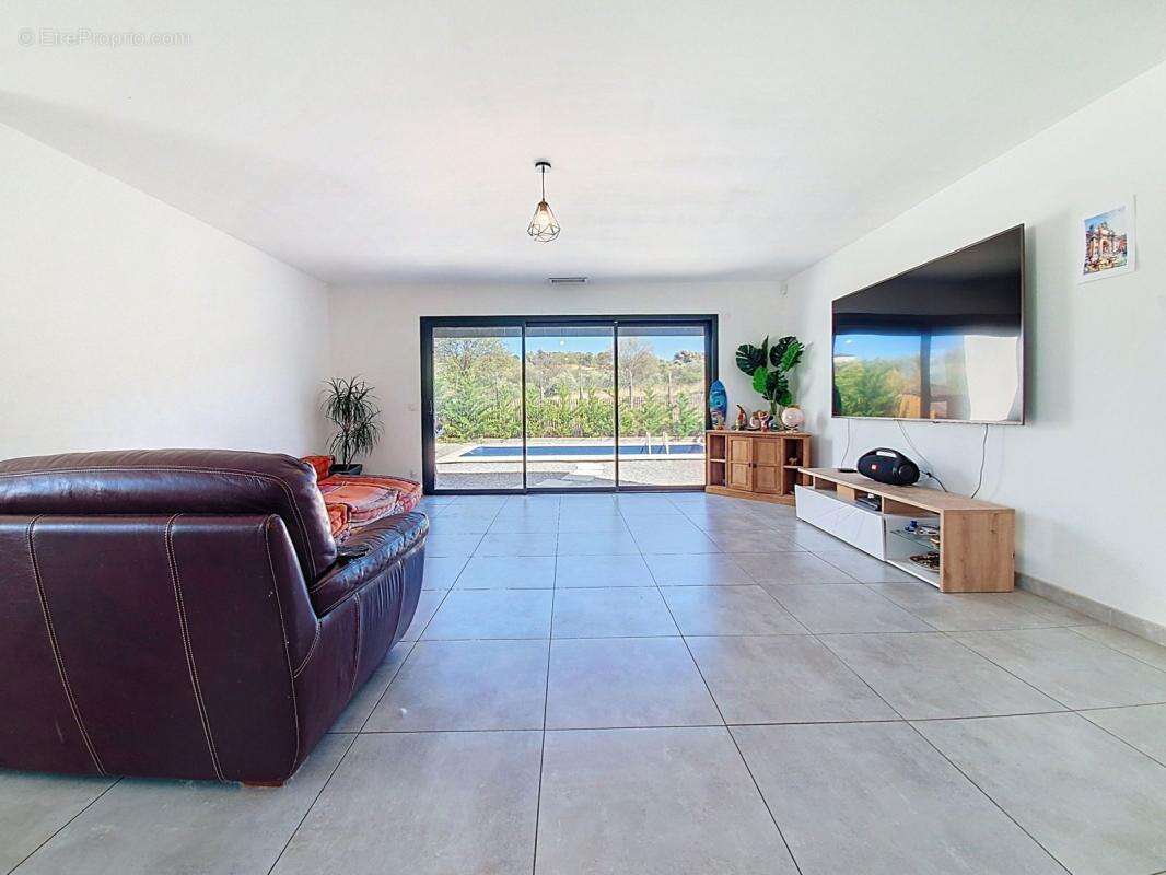 Maison à PEYRESTORTES