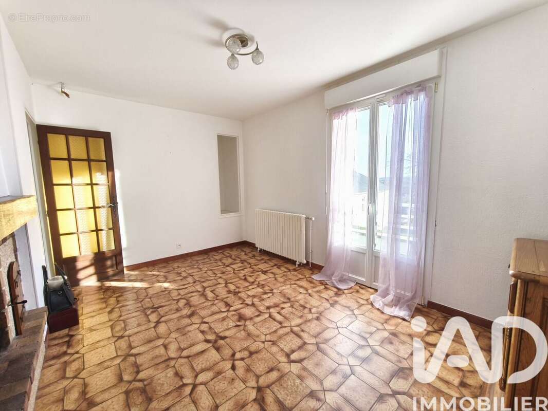 Photo 2 - Maison à VILLAINES-LA-JUHEL