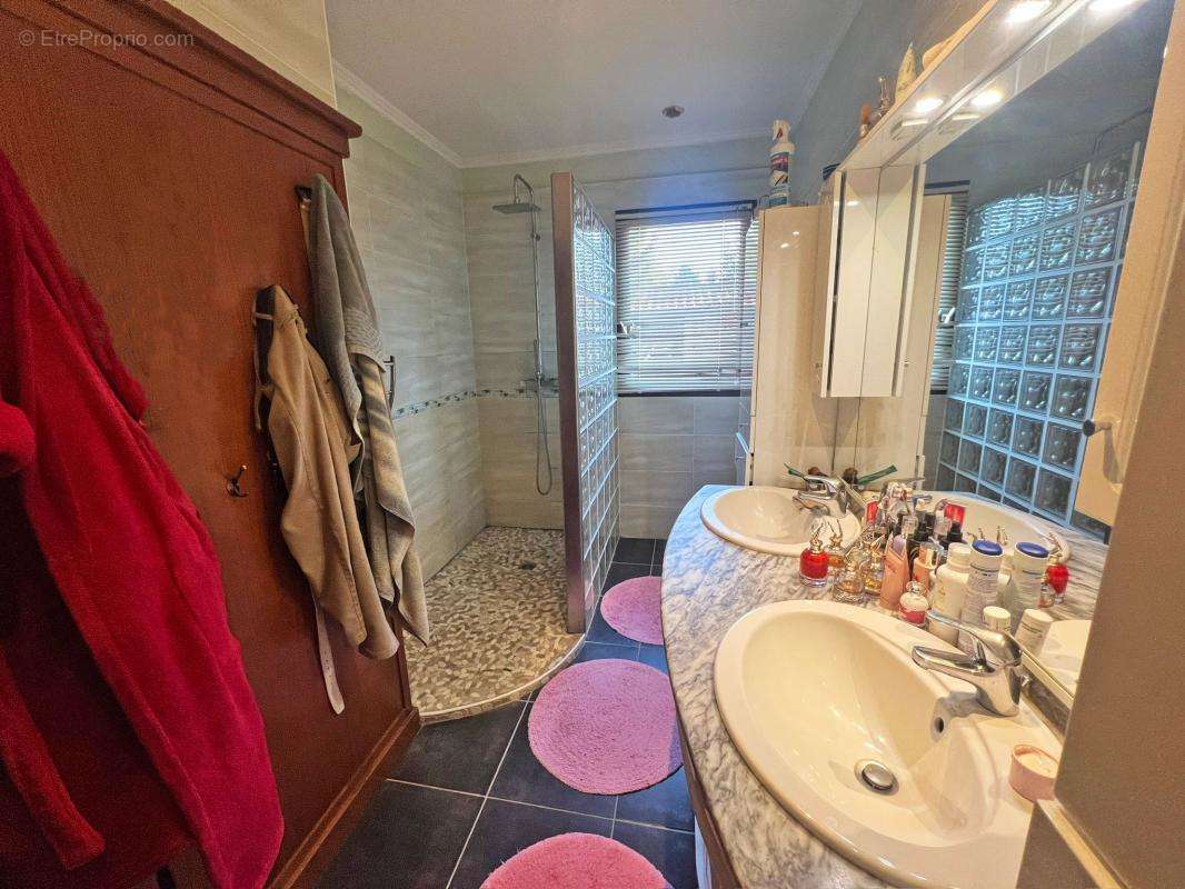 Maison à EGLISE-NEUVE-DE-VERGT