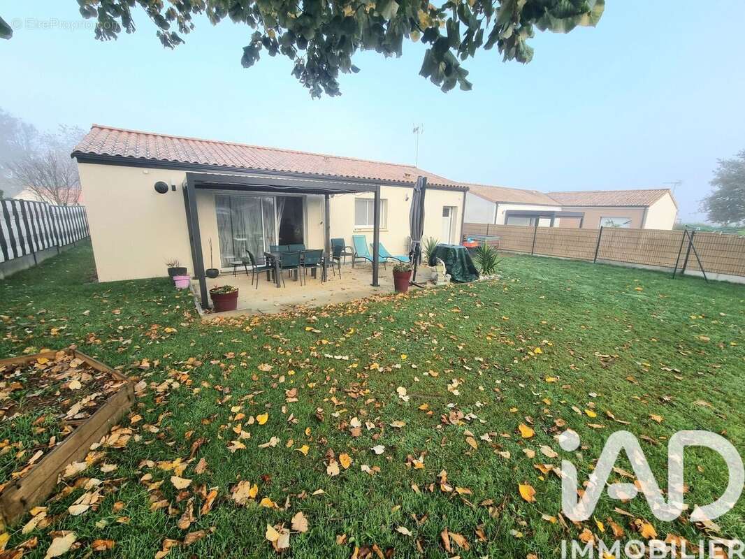 Photo 2 - Maison à SAINT-HILAIRE-LE-VOUHIS