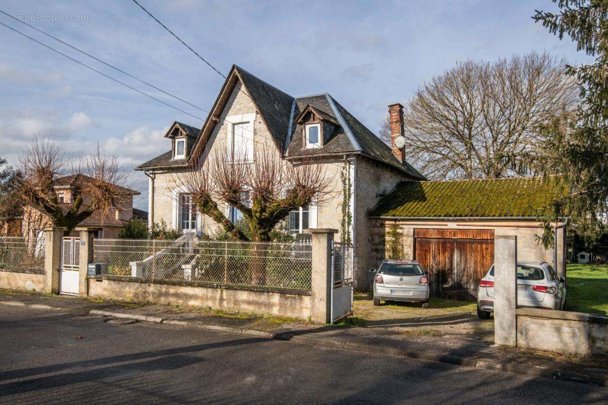 Maison à BIARS-SUR-CERE