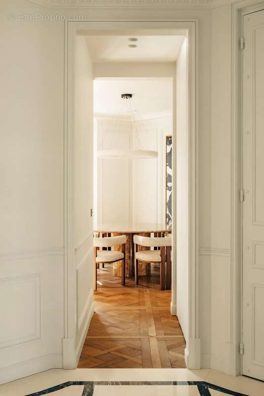 Appartement à PARIS-16E