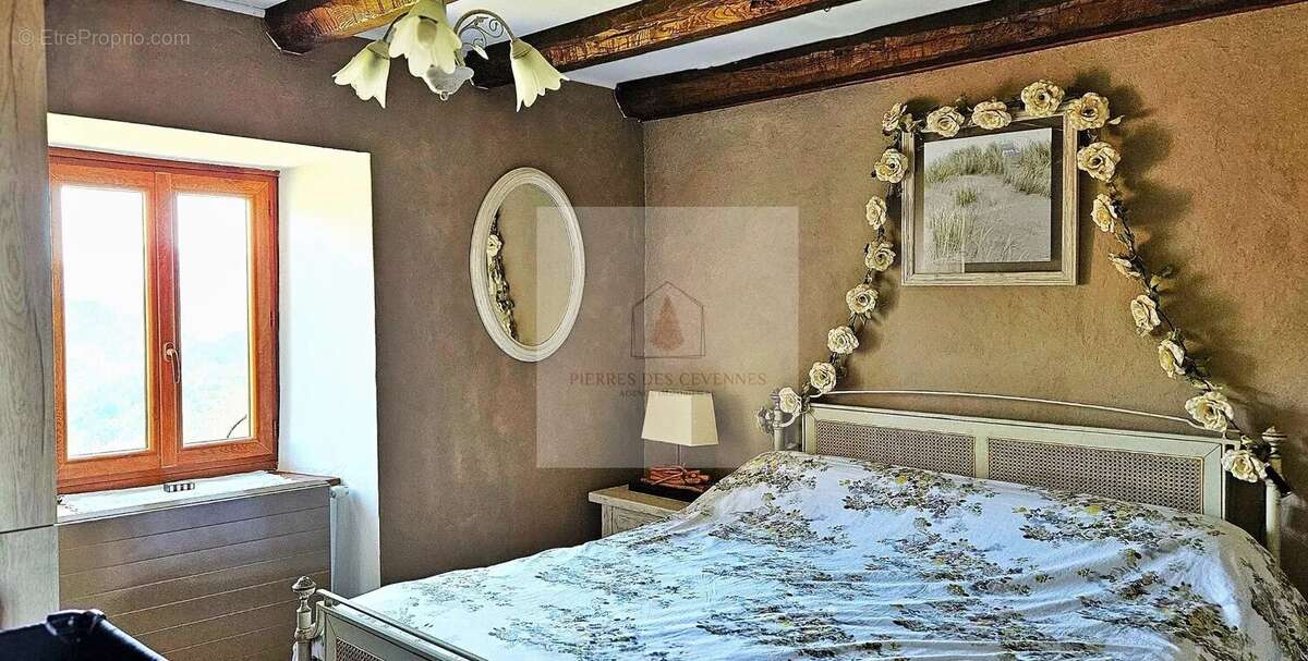 Maison à LE COLLET-DE-DEZE