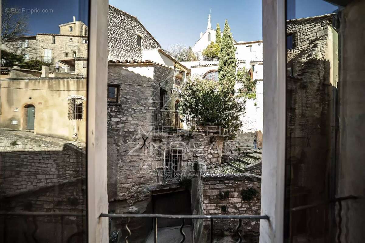 Appartement à BONNIEUX