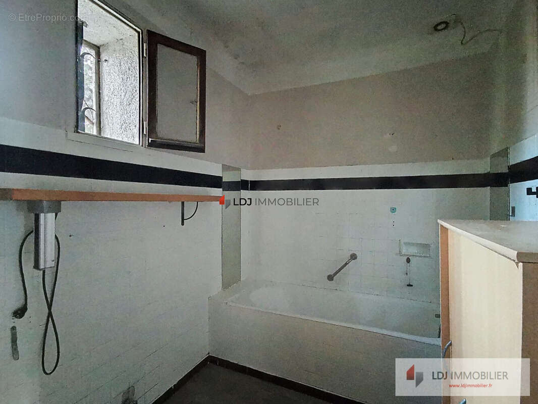 Maison à VILLENEUVE-LA-RIVIERE