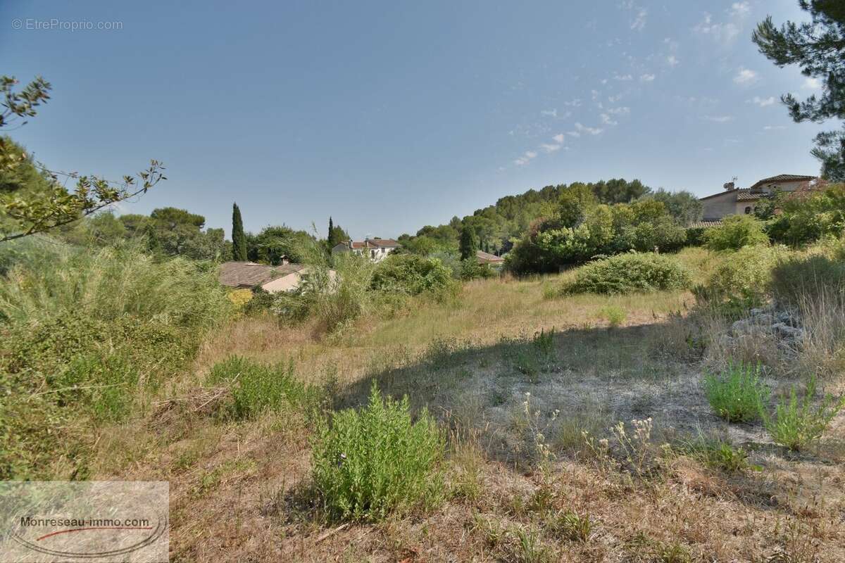 Terrain à MOUGINS