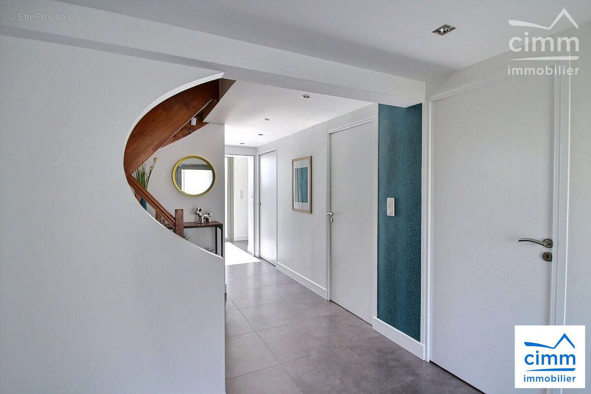 Maison 243 m² à Rennes  - photo 2