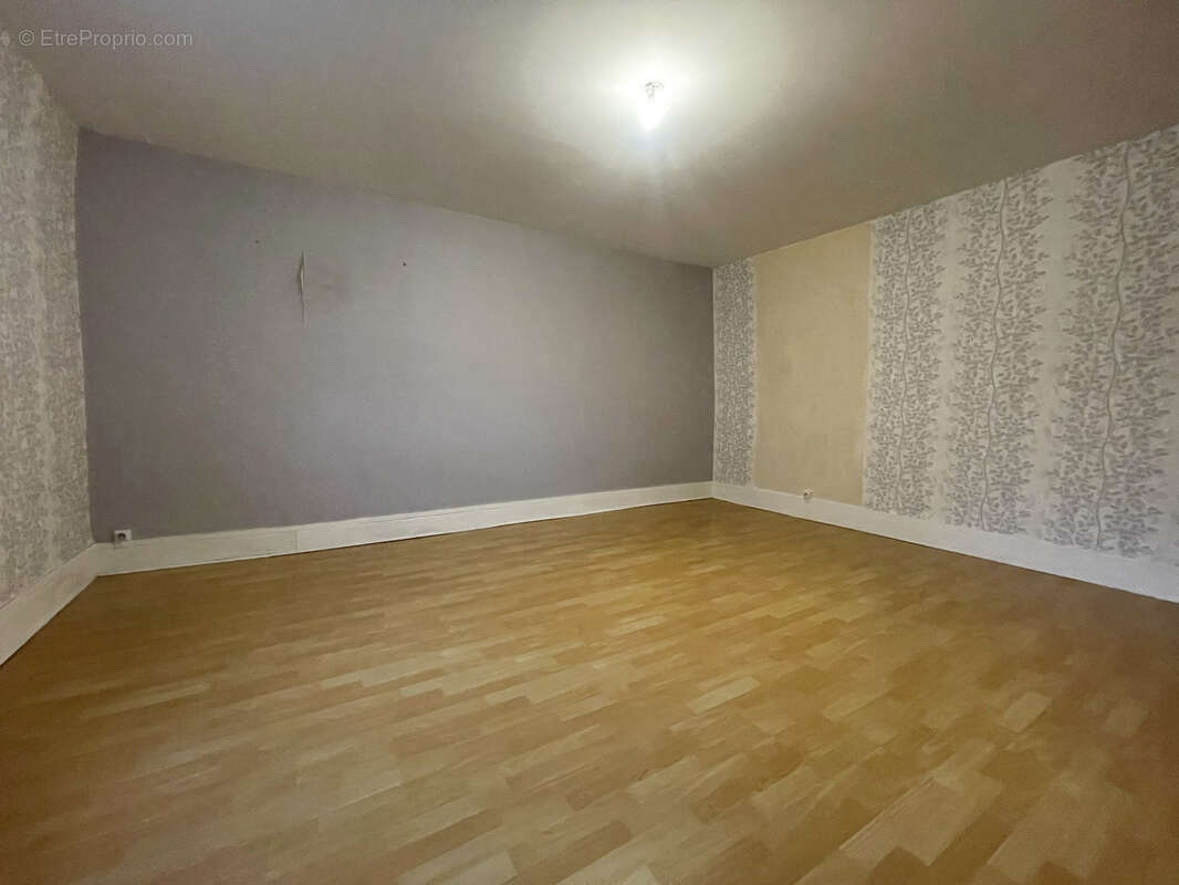 Maison à CROISILLES