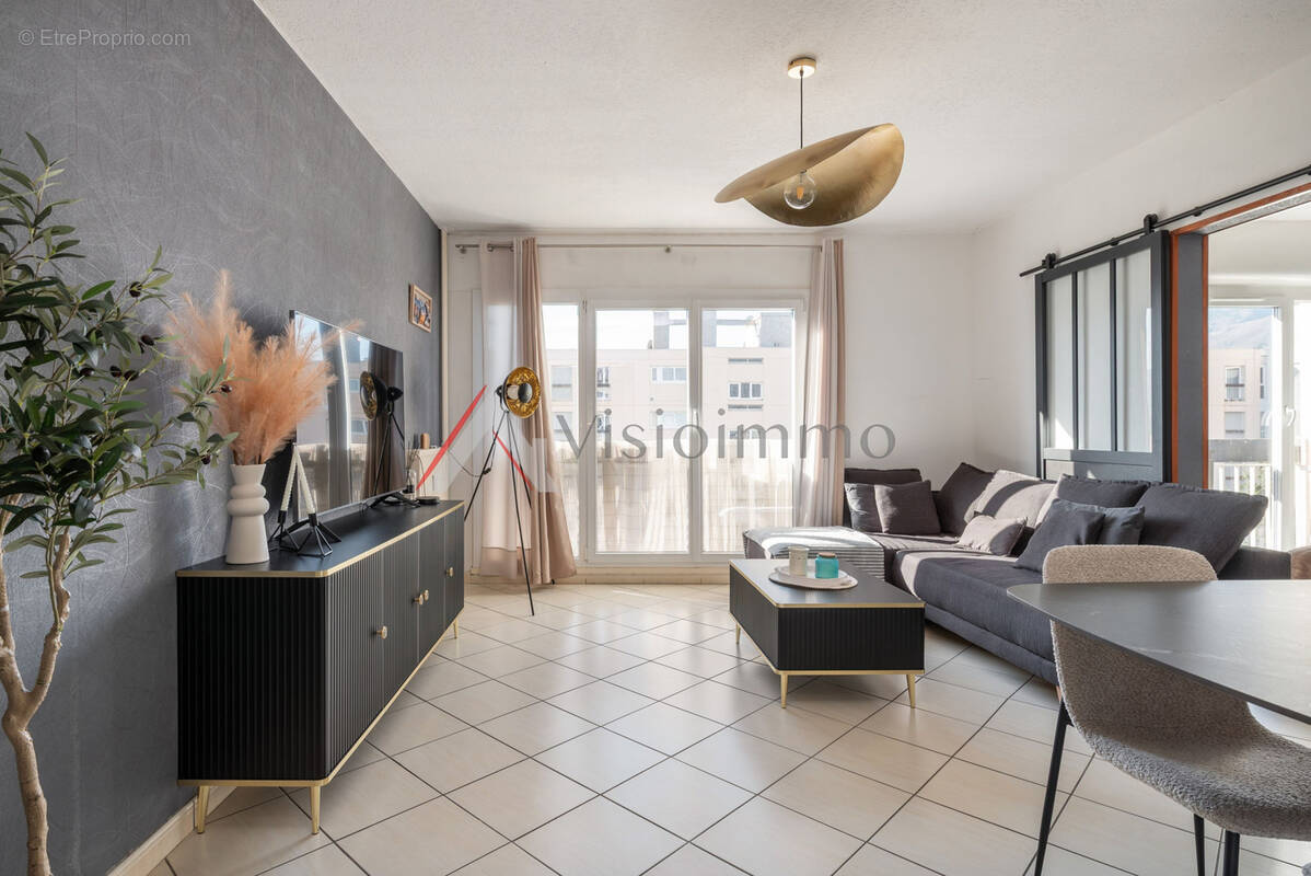 Appartement à LE PONT-DE-CLAIX