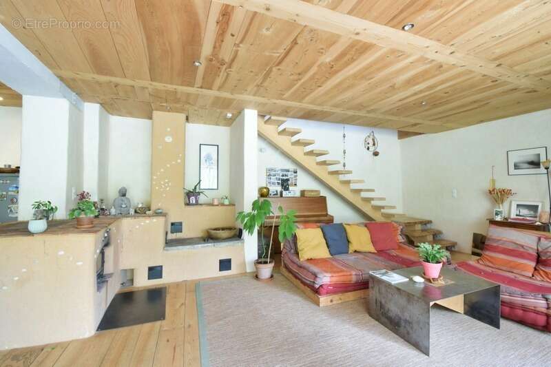 EXCLUSIVITE / Très belle maison avec dépendances et terrain / 63160 Glaine Montaigut - photo 8