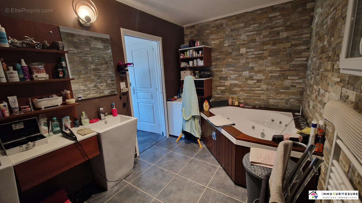 Maison à SAINT-MICHEL-SUR-TERNOISE