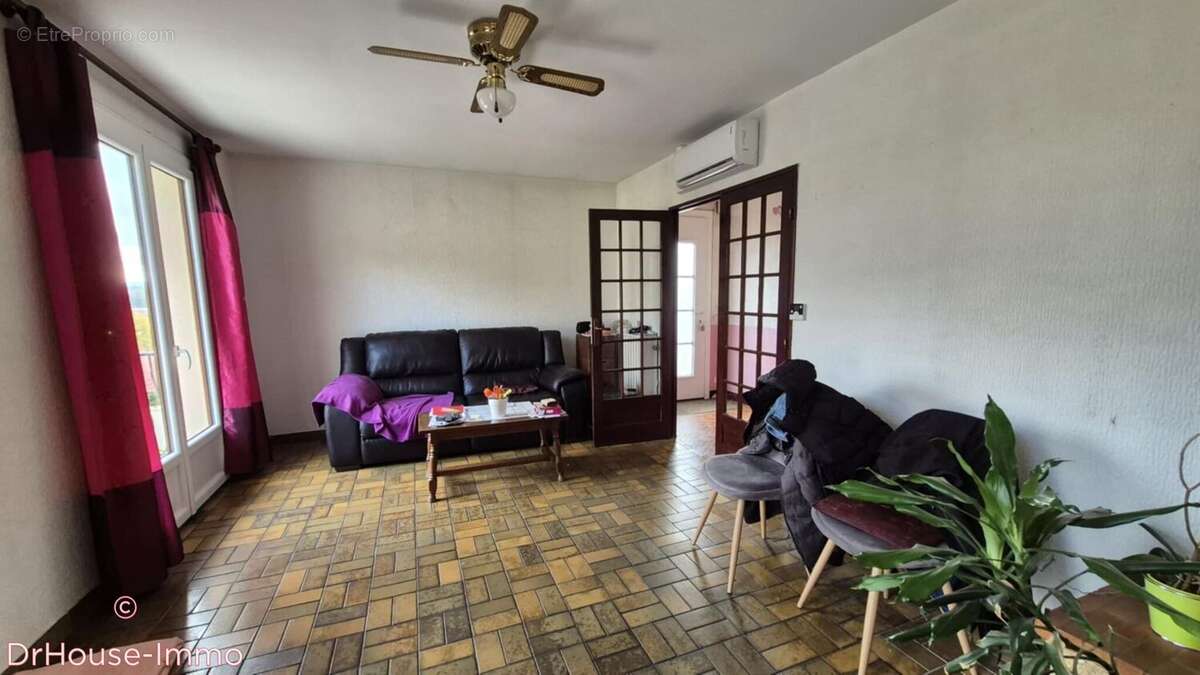 Maison à LE BREUIL-SUR-COUZE