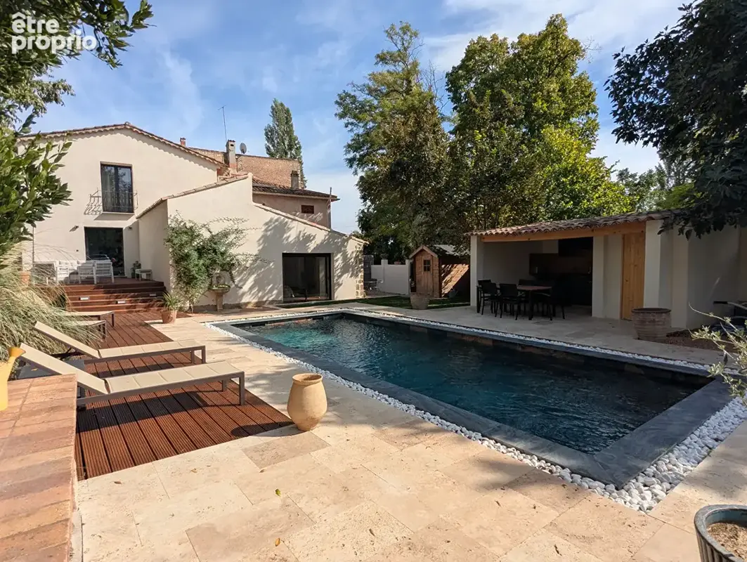 VILLECROZE maison rénovée de 138 m², 5 pièces, piscine au calme - photo 1