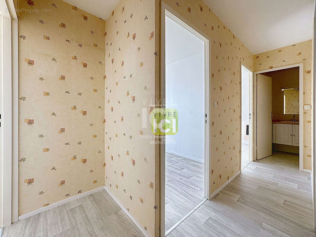 Appartement T4 avec vue panoramique sur Saint-Pierre - Cholet - photo 13