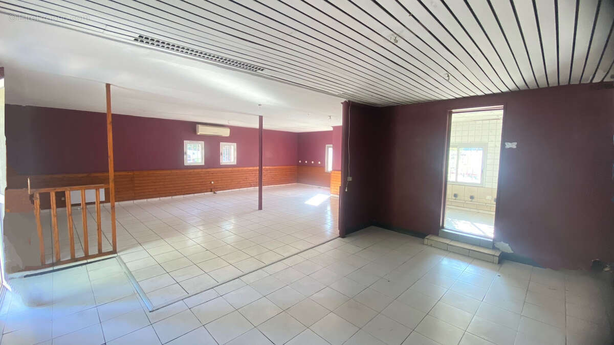 Commerce à SAINT-JEAN-DE-VEDAS