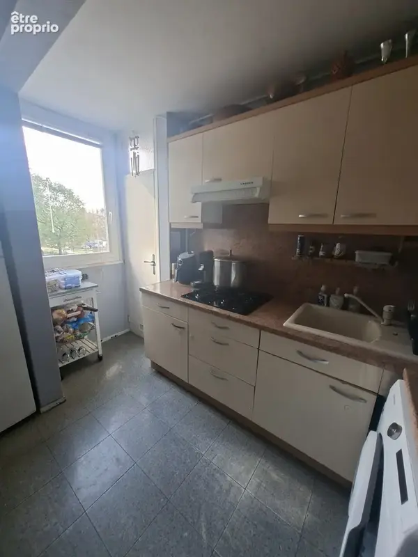 PAU T3 au Deuxième étage avec ascenseur, cave et locataire en place - photo 2
