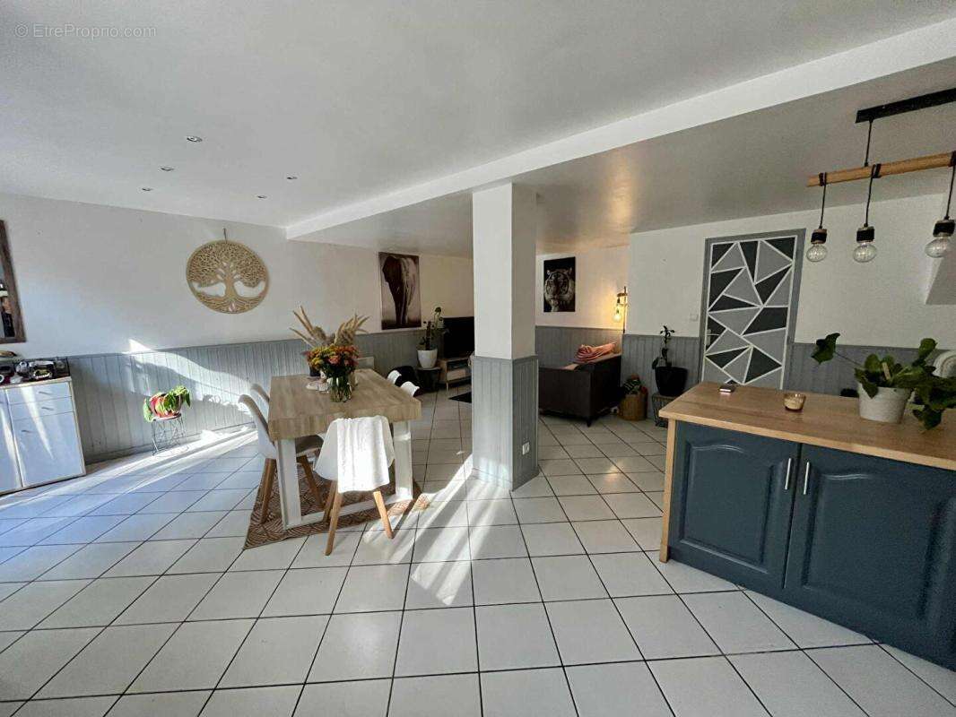 Maison à CHATEAU-L'EVEQUE