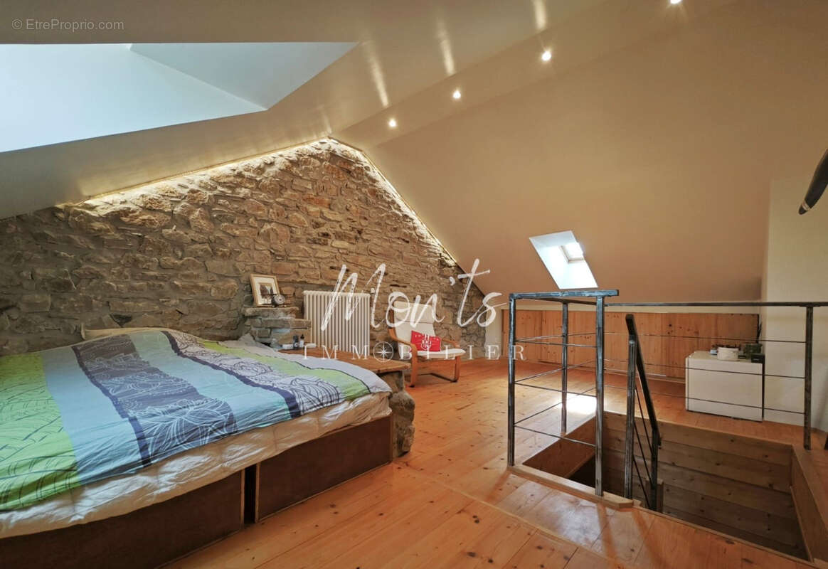 VULBENS   Maison de village de caractère   140 m2 habitables. - photo 13