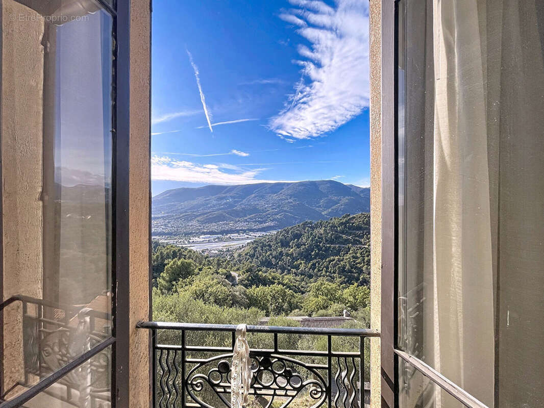 Maison à CASTAGNIERS