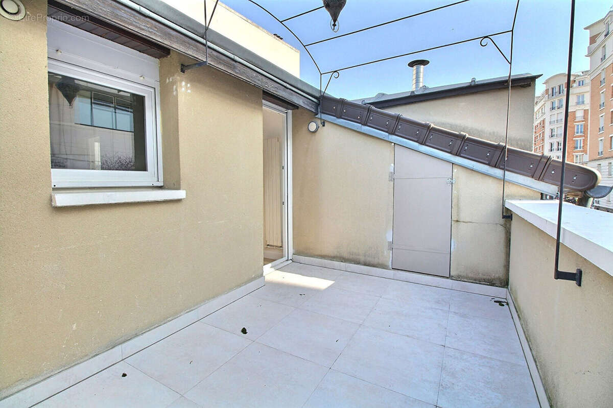 Appartement à LA GARENNE-COLOMBES