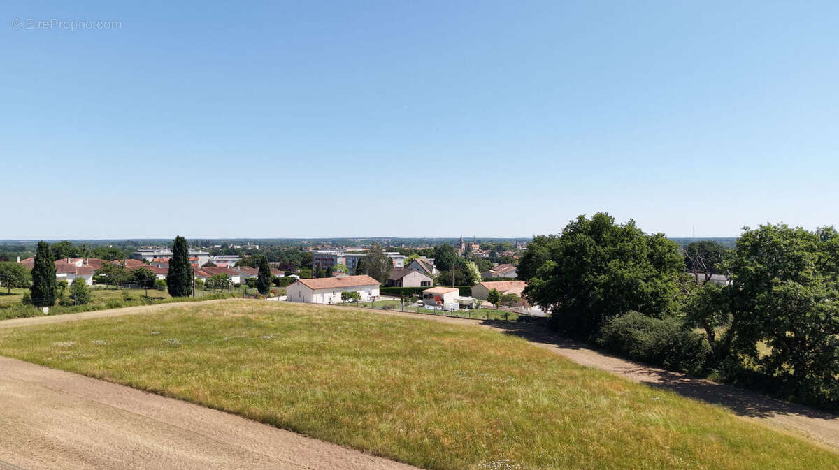 Terrain 1759 m² à Montmorillon  - photo 4