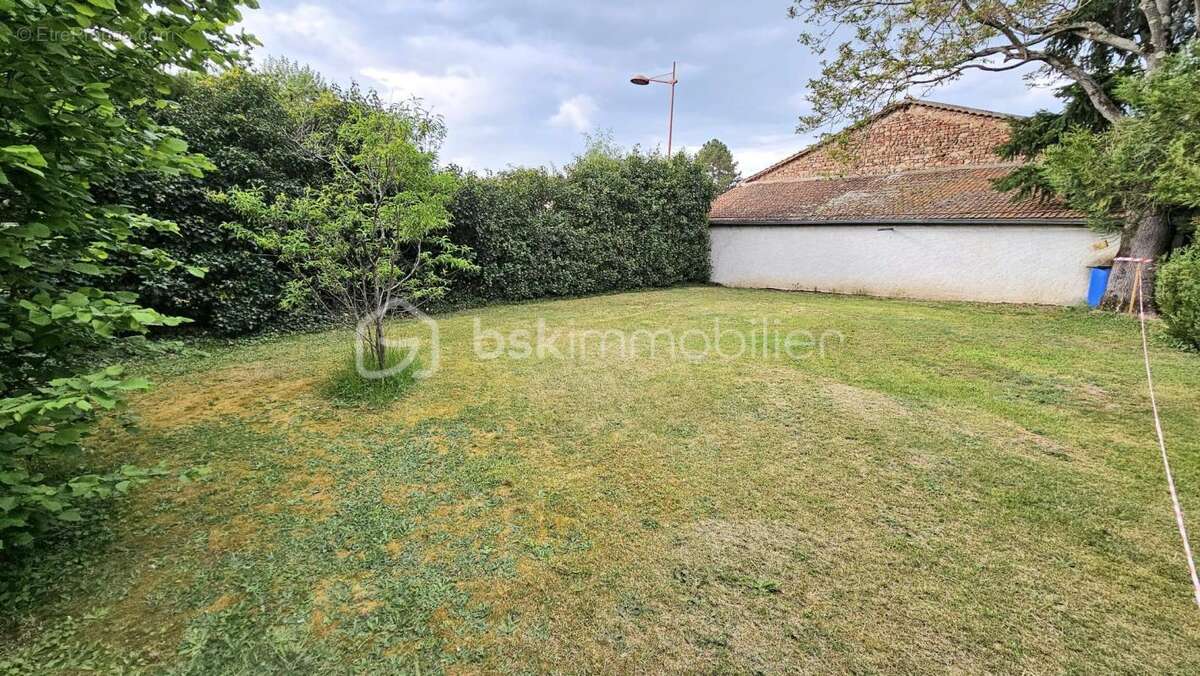 Maison à COMMELLE-VERNAY