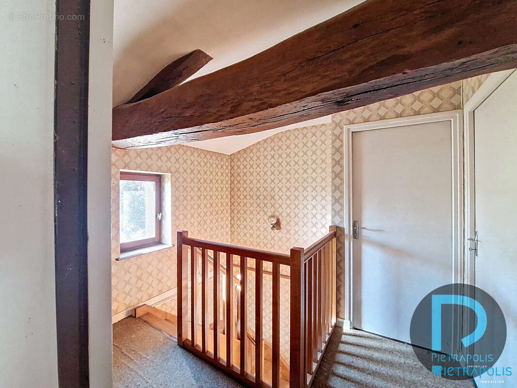 Maison 193 m² à Villars-Les-Dombes  - photo 8