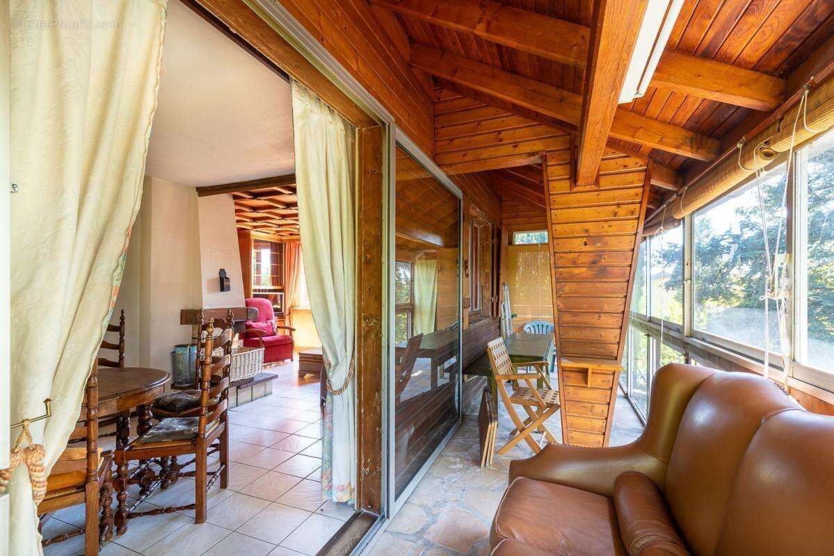 HURIGNY – Chalet suisse d'exception de 110m² sur 2 400 m² de terrain sans vis-à-vis – Fort potentiel de rénovation ! - photo 10